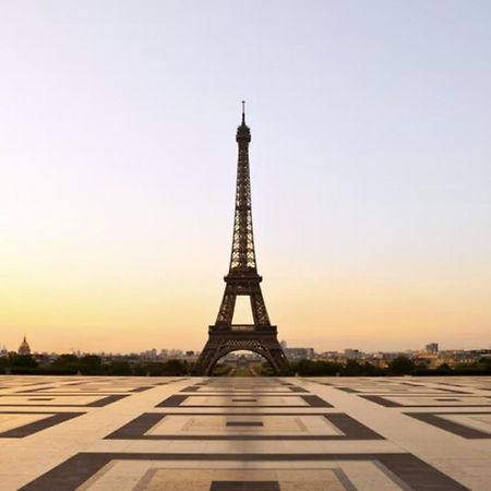 Gorgeous Paris Eiffel Tower Exterior foto
